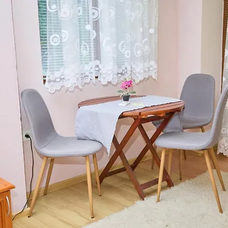 керенски Quarto em Acomodações Particulares Ribarica